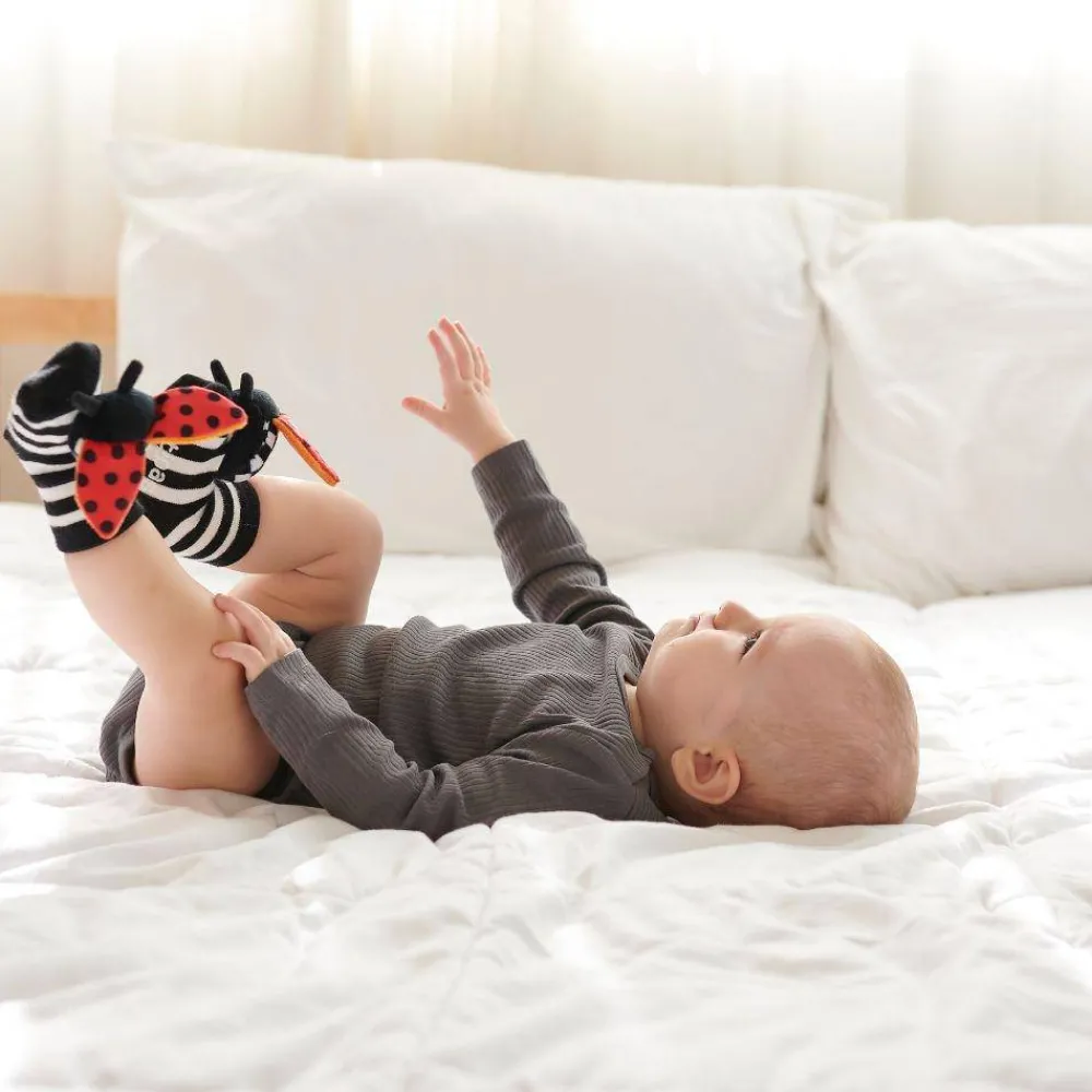 Attipas Stimulation Socks LADYBUG*Niños Juguetes De Estimulación Para Bebé|Sonajeros