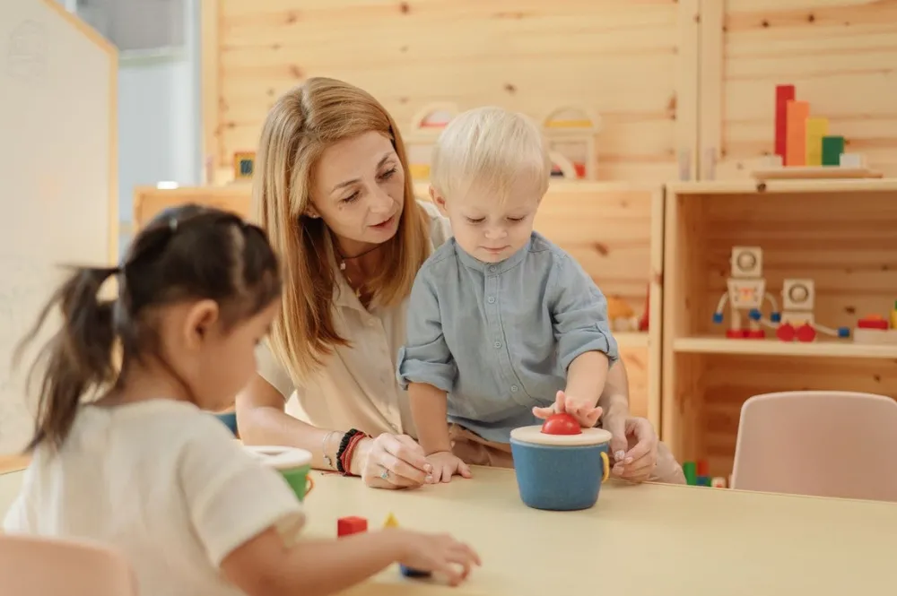 Plantoys Cubo empuja y cae ·*Niños Juguetes Waldorf|Juguetes De Madera Para Niños