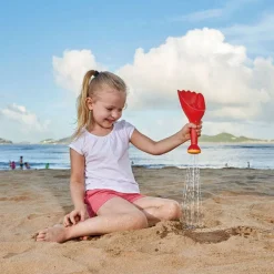 Hape Pala cavadora y rociadora Roja ·*Niños Juguetes De Playa|Juguetes De Playa